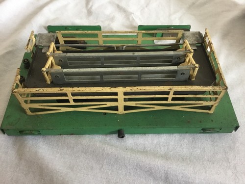 Lionel Post war  # 3656 operating cattle car & stock yard no box C-6 94891