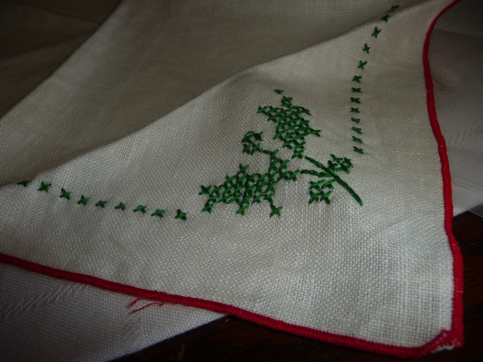 #11/8PP  vtg CHRISTMAS Lot of 4  cross stitched  embroidered napkins  14''