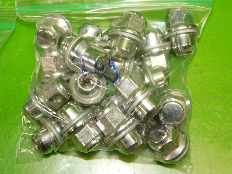 14-17 Infiniti QX50 OEM wheel lug nets set of 20