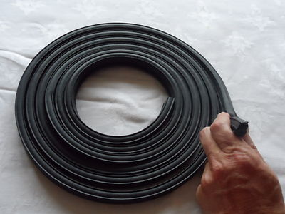 FORD 100e DOOR SEAL.MAIN DOOR SEAL.BLACK SELFGRIP DOOR SEAL.