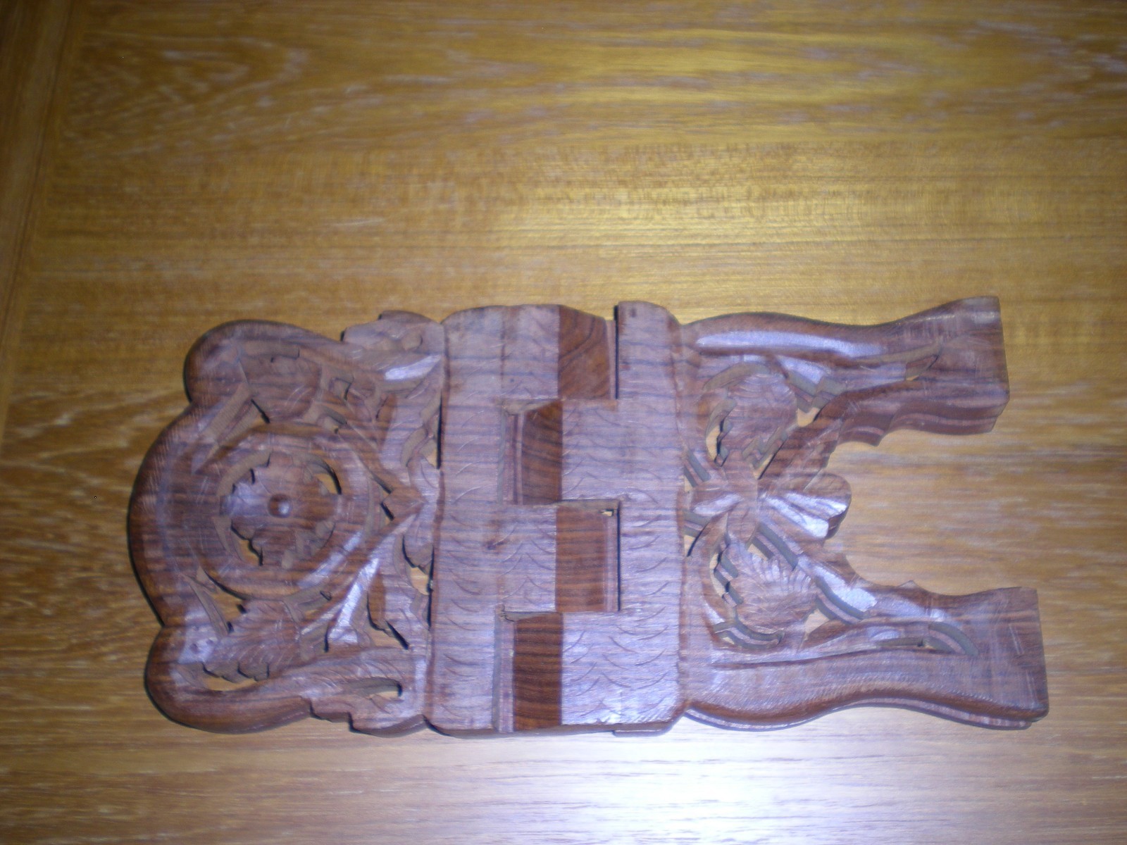 ORNATE CARVED WOOD FOLDING TABLE TOP BOOK / BIBLE HOLDER STAND