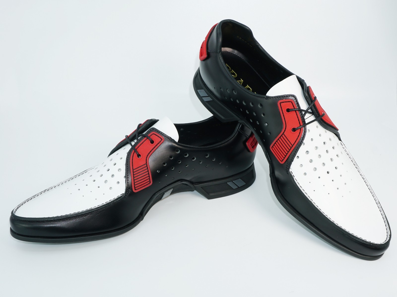 Pre-owned Prada Men's Two-tone Tech Toe Lace-up Leather Derby, Nero/white/rosso, Msrp $850 In White/black