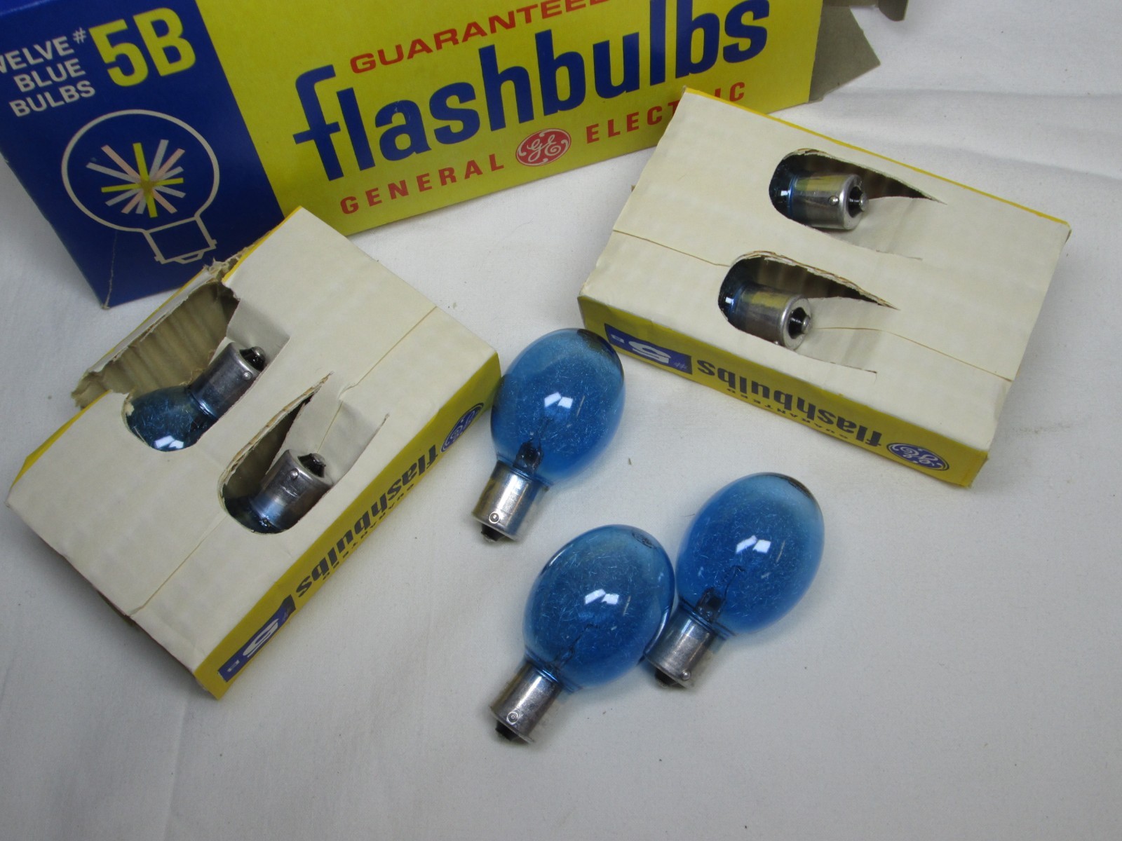 Vintage GE #5B Rhenium Blue Flashbulbs 11 Count