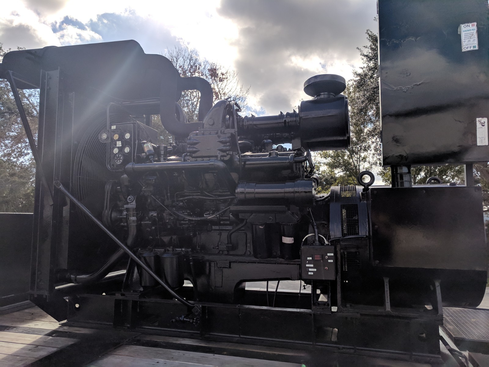 Cummins Diesel Generator - 300KW on Goose-neck w/Fuel Tank & Batteries