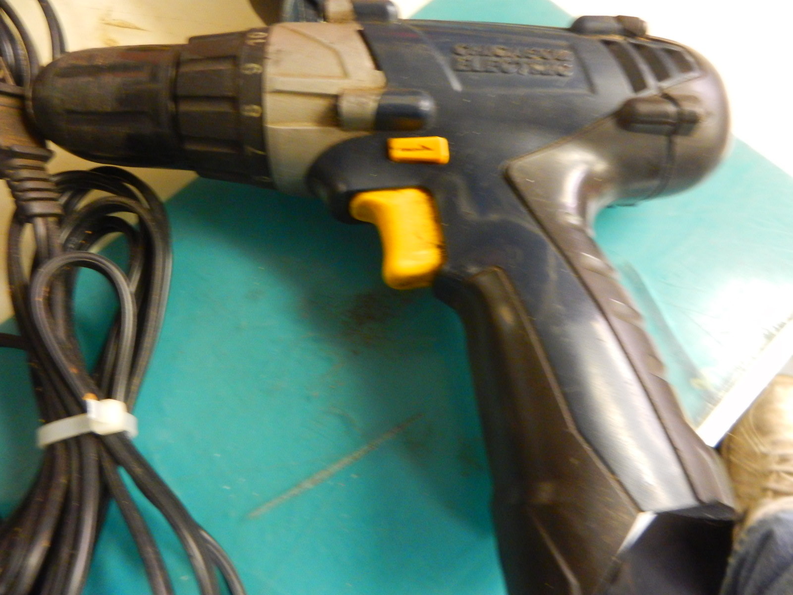 CHICAGO ELECTRIC 1 DRILL & 1 IMPACT DRIVER 2 CHARGES 4 BATTERIES 12V LITHIUM