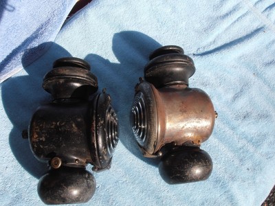 TWO (2) ANTIQUE AUTO CARRIAGE KEROSENE CLEAR GLASS LIGHTS