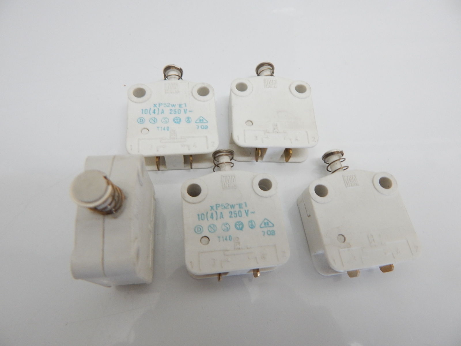 Momentary Industrial Pushbutton Switches