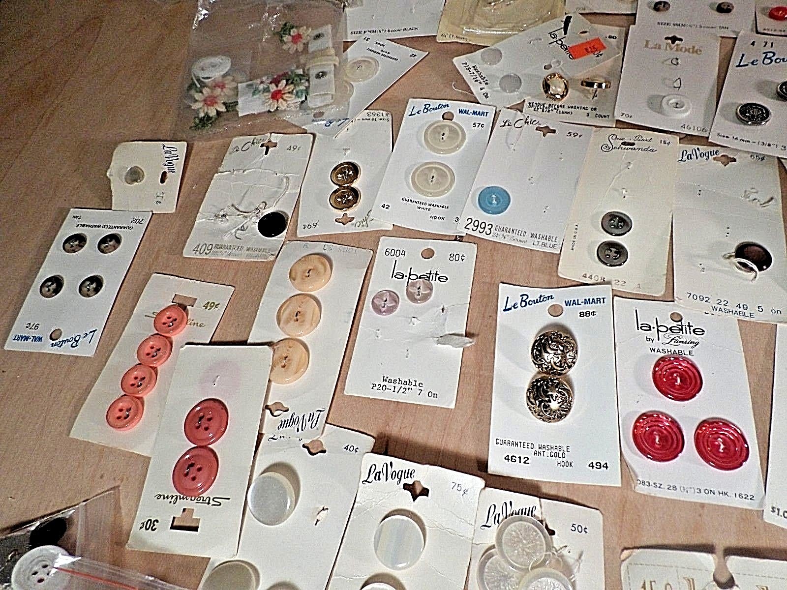 Huge Lot of Vintage Buttons ~ 100's of Different Sizes, Shapes & Colors ~ More!