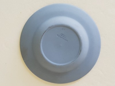 Wedgwood made in England  jasperware blue cream pottery dish 4 1/4