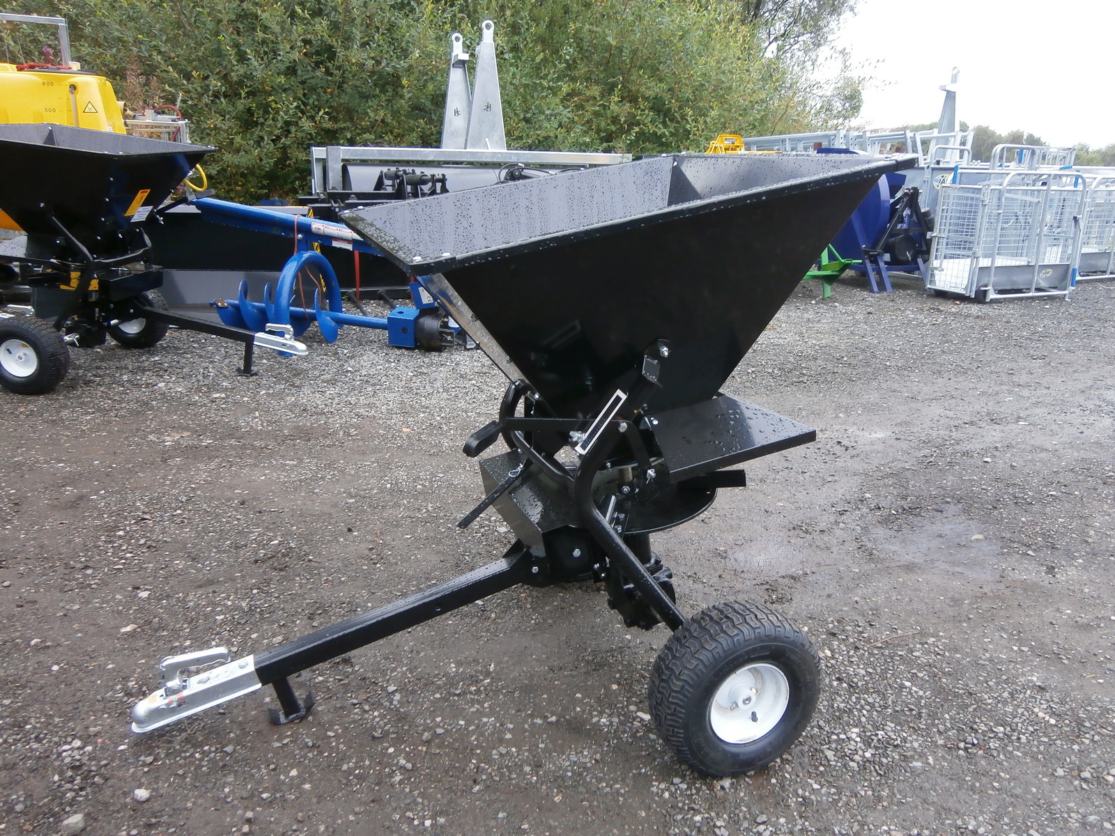 New spreader ,salt / fertiliser spreader ,grass seed atv quad bike