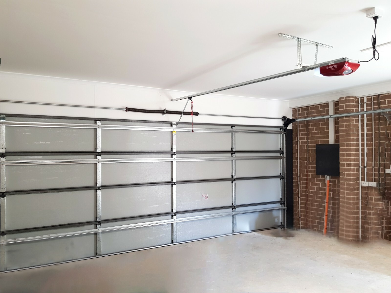 Sectional/Tilt Garage Door Opener PDS 101800N With 2 Remote, 2 yrs
