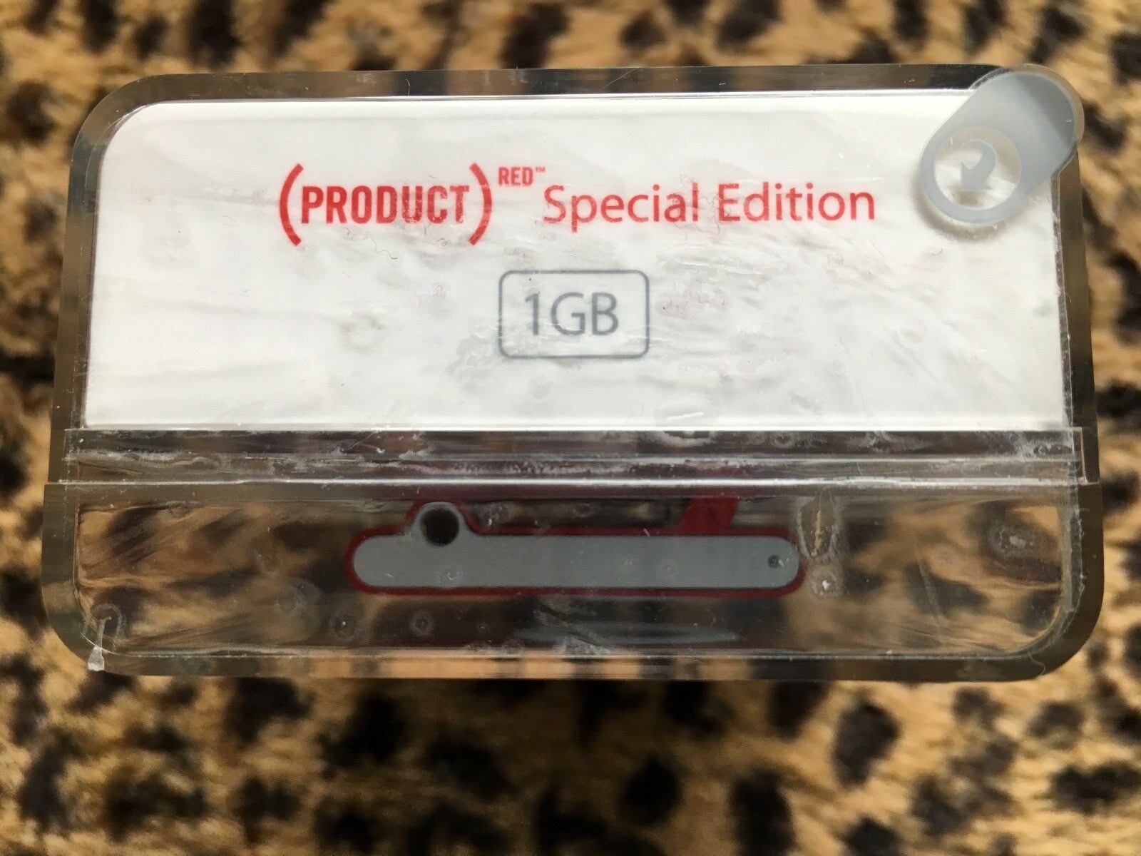 Apple iPod Shuffle 2nd Generation Special Edition Red (1 GB)