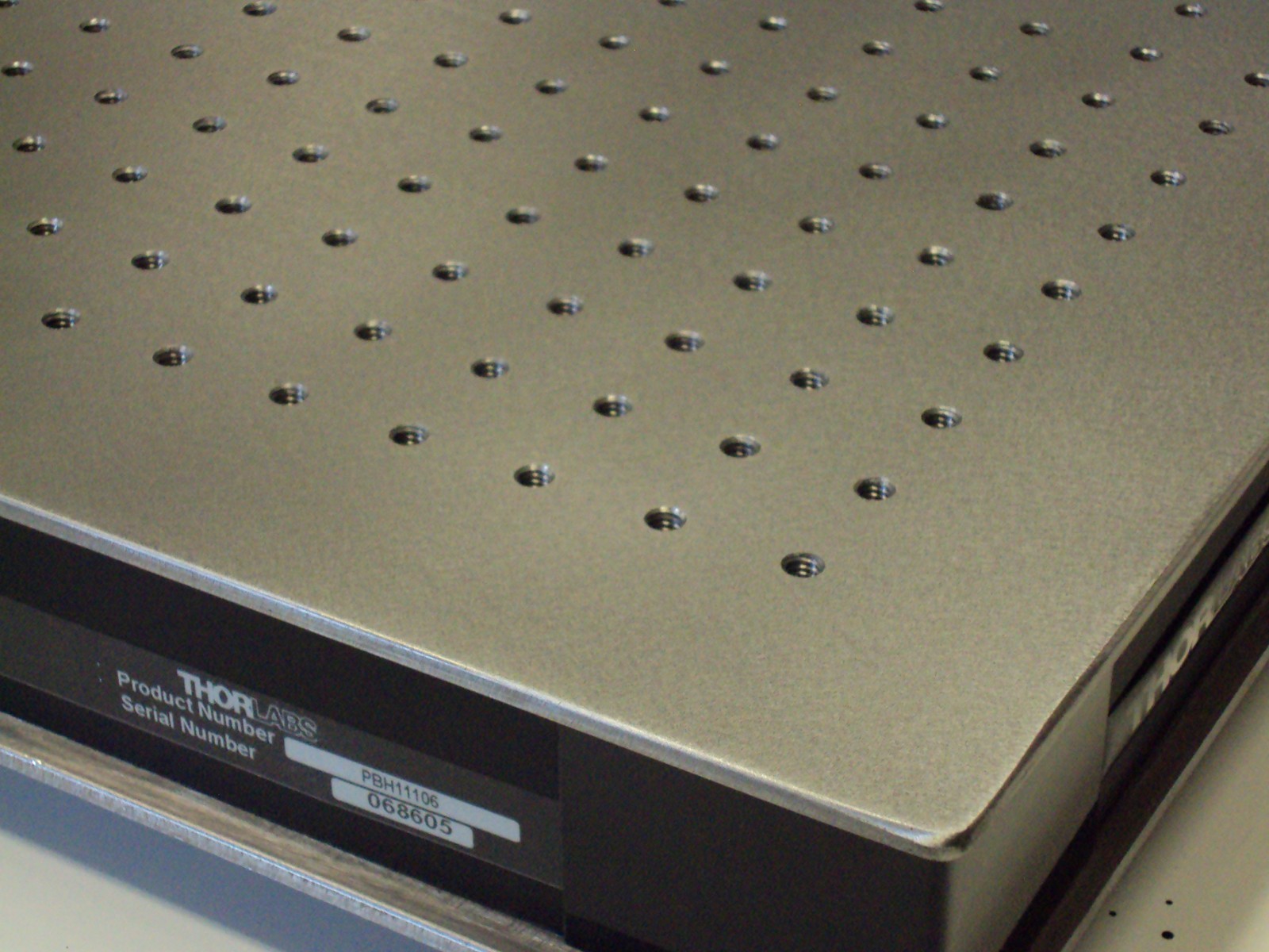 crated THORLABS OPTICAL BREADBOARD TABLE lab laser honeycomb isolation damping