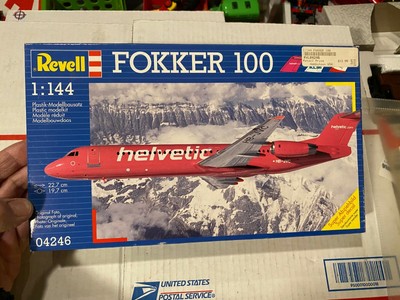 Revel Fokker 100 Helvetic 1:144