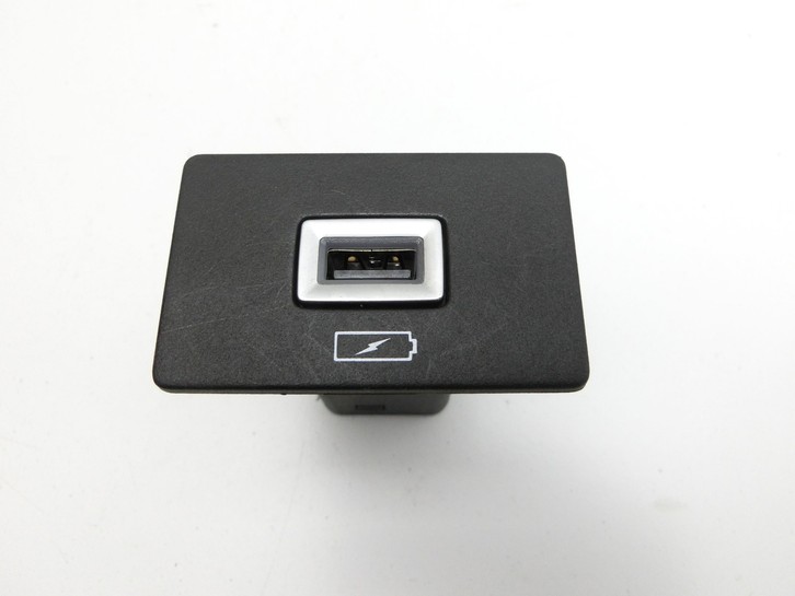 Peugeot 308 II 17-21 USB Lade- Buchse Anschluss Peugeot 308 II 17-21 06.04.2021 98217039DX 9824334377 PLP01-03466... Vorschau 2