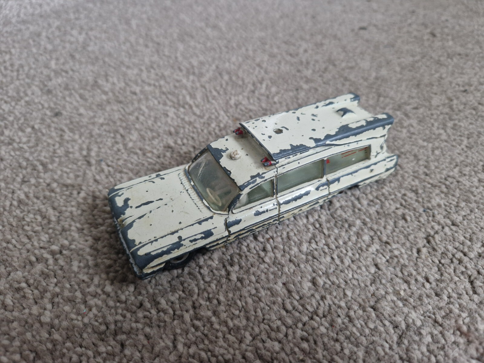 ミニカー Dinky Toys Superior Criterion Ambulance Dinky 263 Superior Criterion Ambulance - Boxed. For Sale at