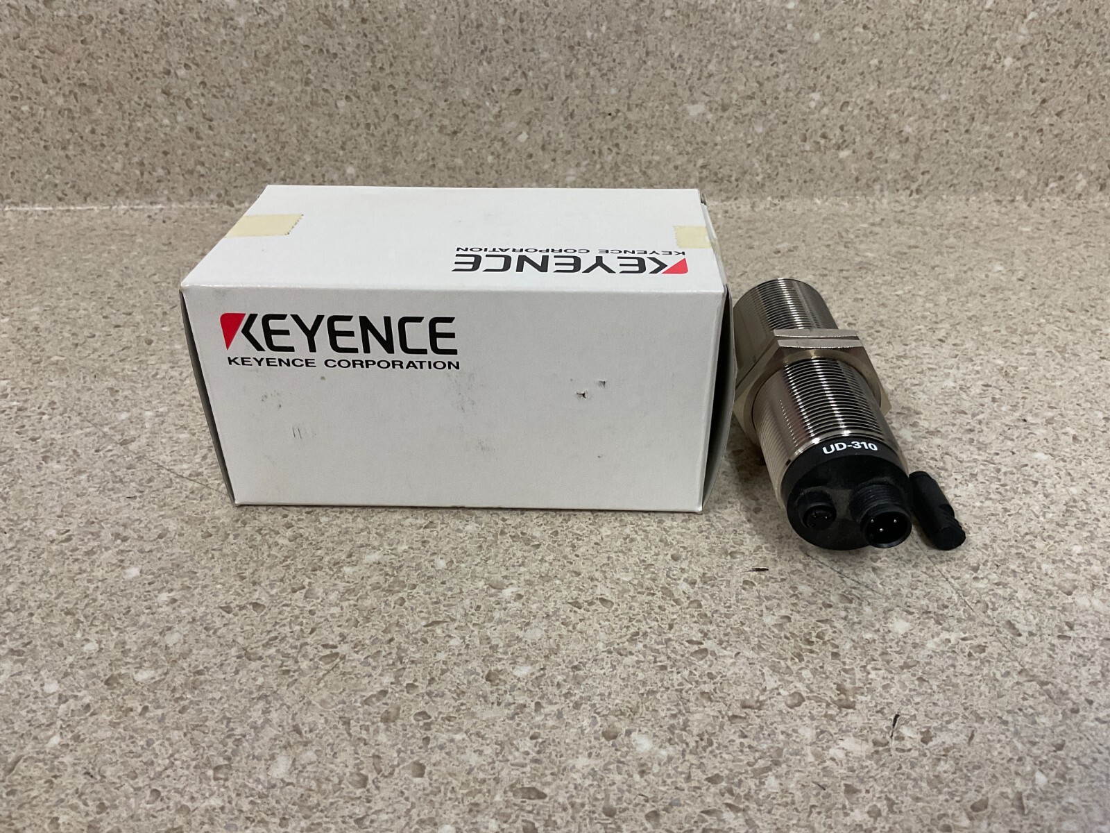 キーエンス　UD-310 1PC Keyence UD-310 Ultrasonic Sensor UD310 New Expedited