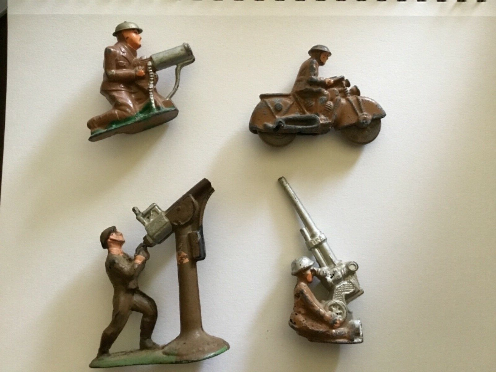 VINTAGE AUB-RBR TOY LEAD SOLDIERS (4) motorcycle and heavy artillery