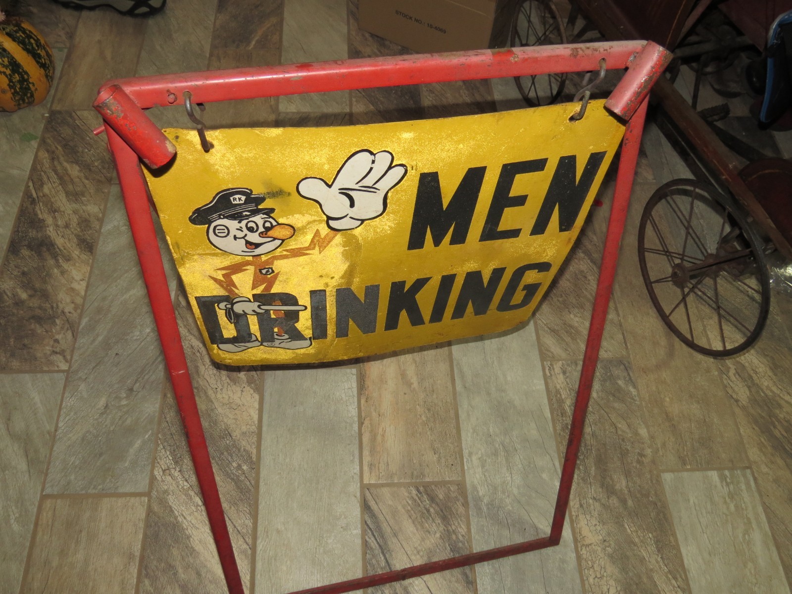 Reddy Kilowatt MAN COOKING MEN DRINKING Standing Sign SMALTZ Sand Paint Double