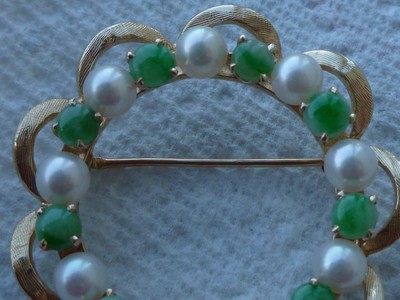 Estate LJ 14K Yellow Gold Pearl and Emerald Cabochon or Jade Brooch 9.7 Grams