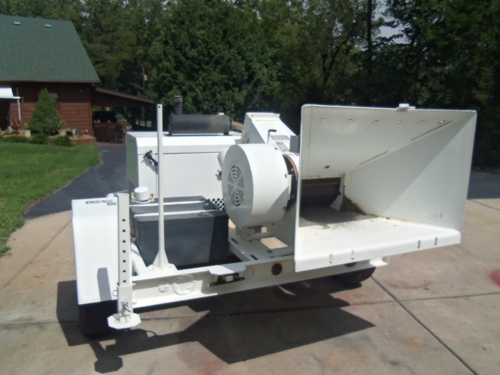 2005 WOOD CHUCK WOOD CHIPPER 361 HOURS KUBOTA 4 CYL. DIESEL