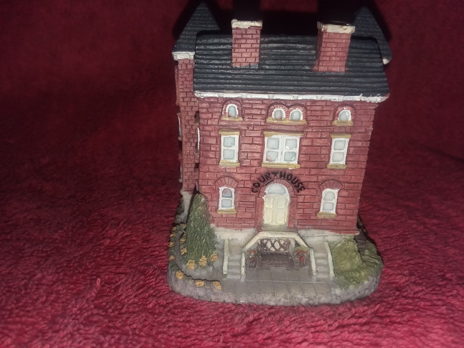 Liberty Falls AH39 Liberty Falls Courthouse 1993 International Resources