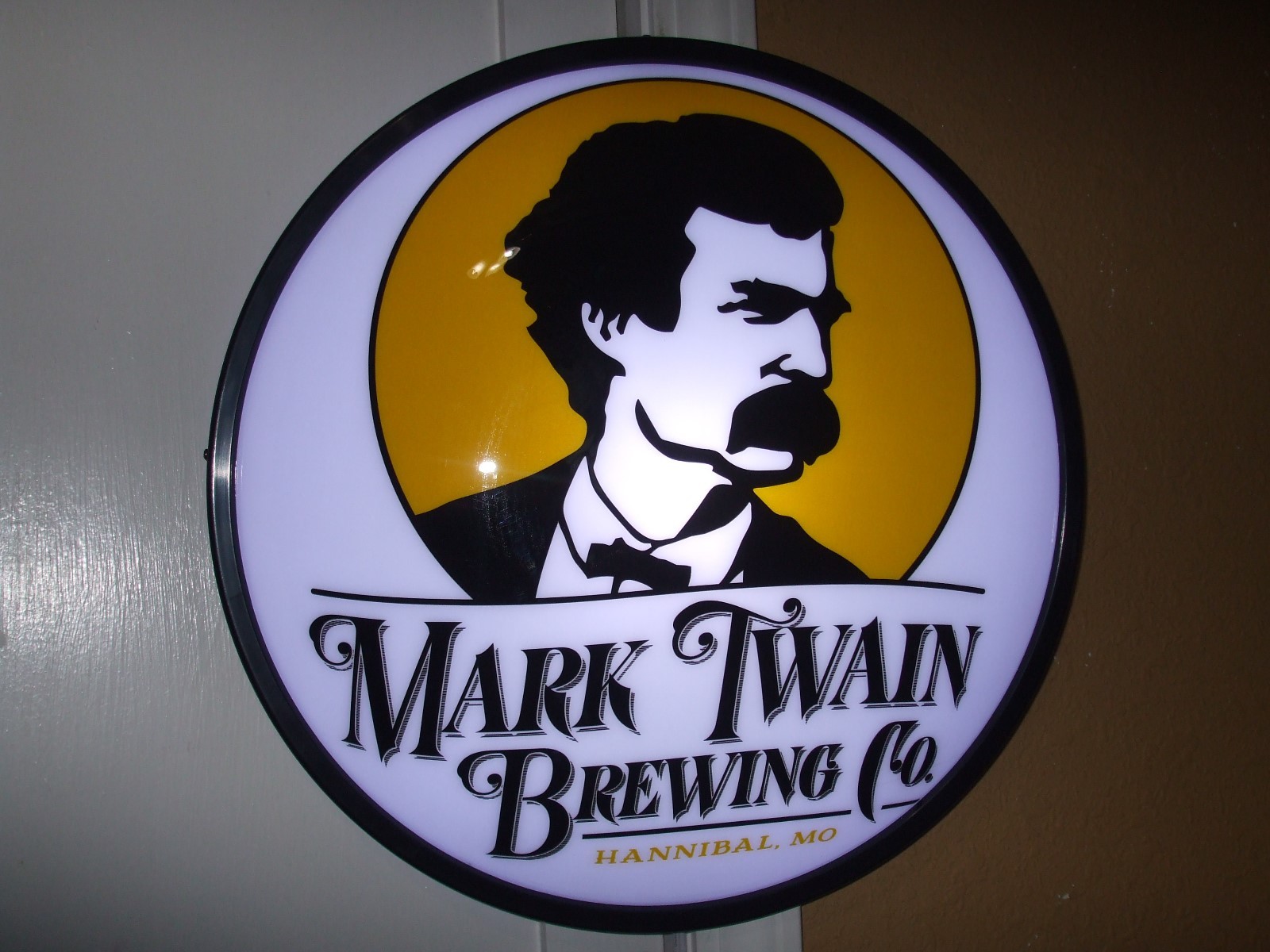 MARK TWAIN BREWING COMPANY HANNIBAL, MO BAR SIGN MAN CAVE GARAGE MISSOURI