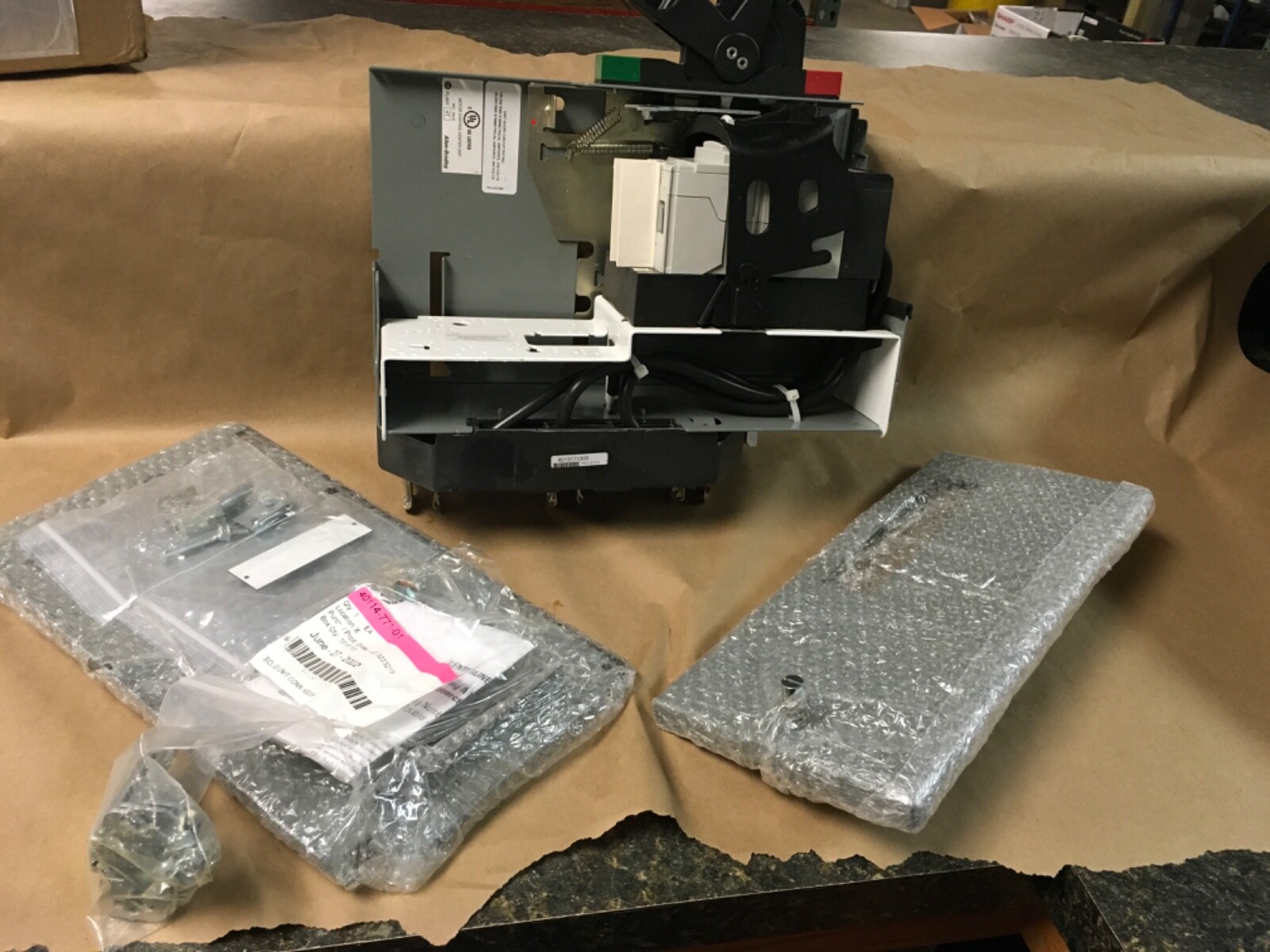 ALLEN BRADLEY 3 P FEEDER CIRCUIT BREAKER 2193FZ-AJB-40TGM ALLEN BRADLEY 3 P FEEDER CIRCUIT BREAKER 2193FZ-AJB-40TGM