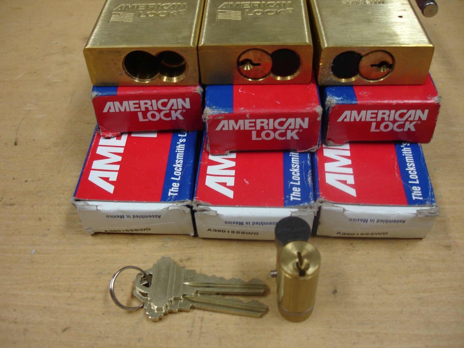 New Lot of 6 American Lock 3900 Series Padlocks  A3901SSSWO-With Core & Keys
