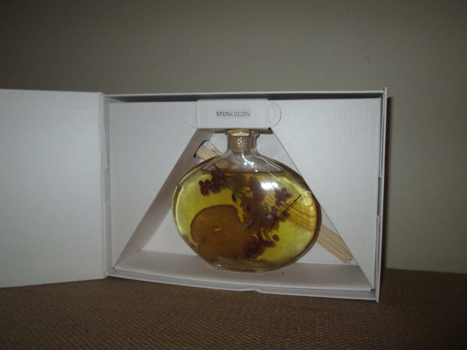 STONEGLOW CANDLES London Natures Gift Reed Diffuser  ~ Apple Blossom *New w/ Box