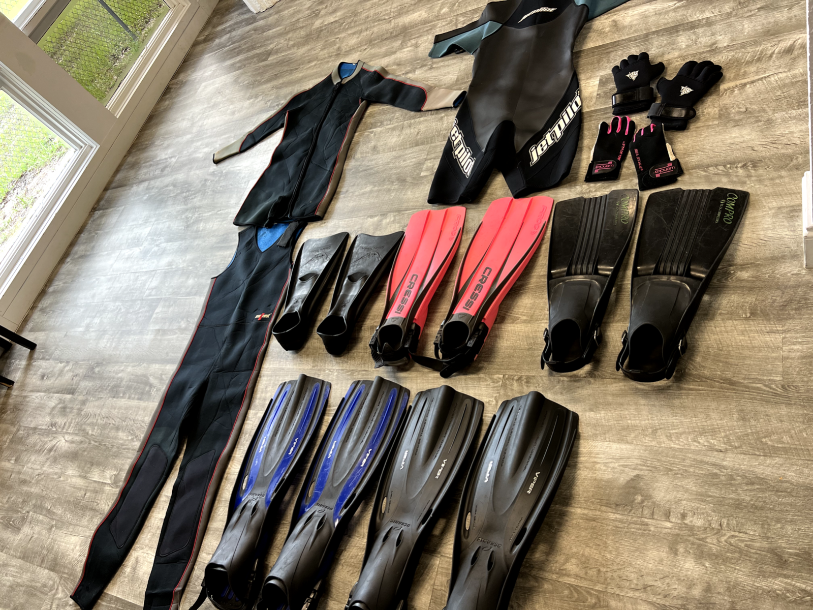 Lot: Wet Suits,flippers, Gloves~oceanic Viper, Voit, Cressi Frog