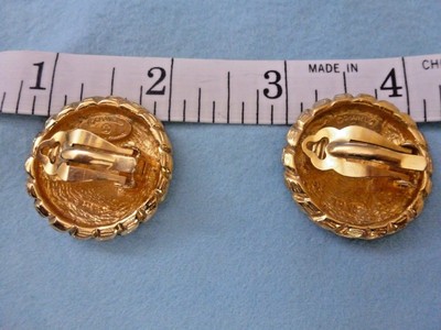 BEAUTIFUL & UNIQUE VINTAGE CHANEL GOLD-PLATED CC Clip-On Earrings Made in France