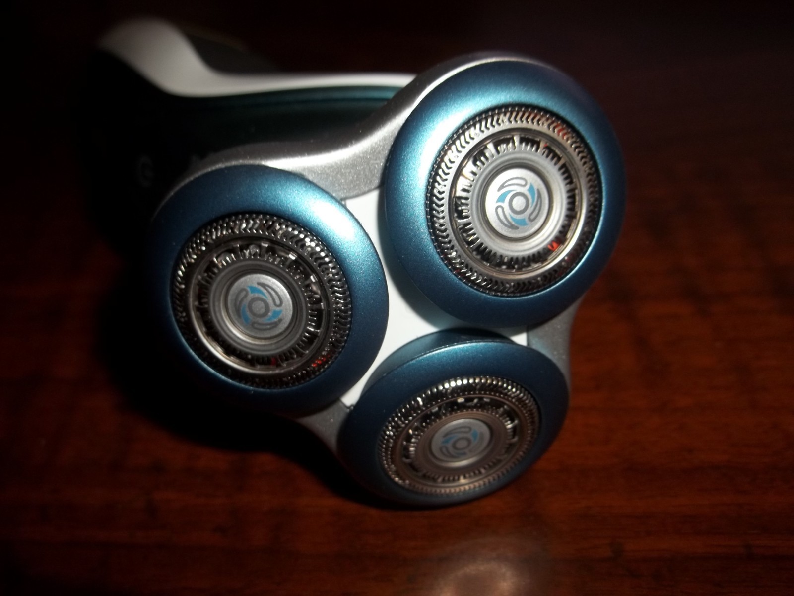 Philips Norelco Series 7000, S7370 Cordless Rechargeable Electric Shaver