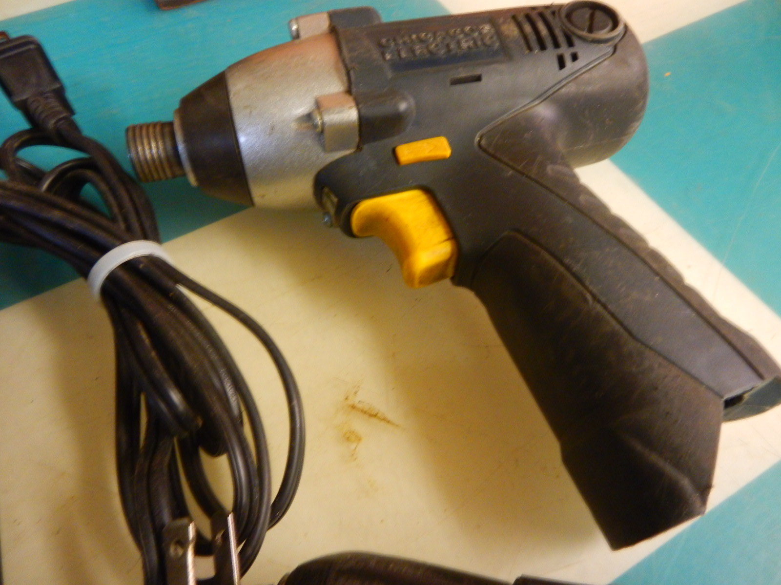 CHICAGO ELECTRIC 1 DRILL & 1 IMPACT DRIVER 2 CHARGES 4 BATTERIES 12V LITHIUM