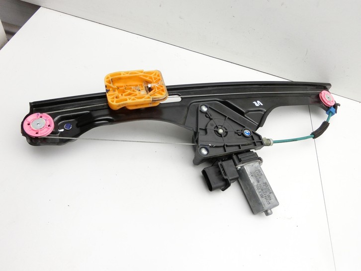 BMW F45 218d 14-18 Fensterhebermotor mit Fensterheber Rechts Vorne BMW F45 218d 14-18 21.09.2017 37.341.000.A... Vorschau 4