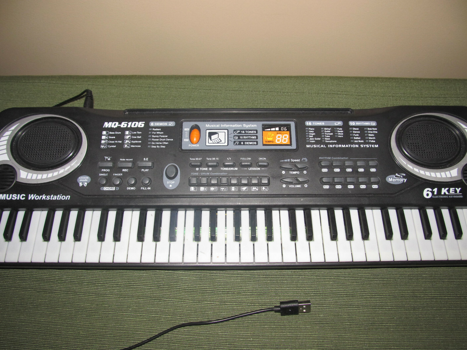 Bandstand Digital Music Electronic Childs 61 Key Toy Keyboard MQ-6106