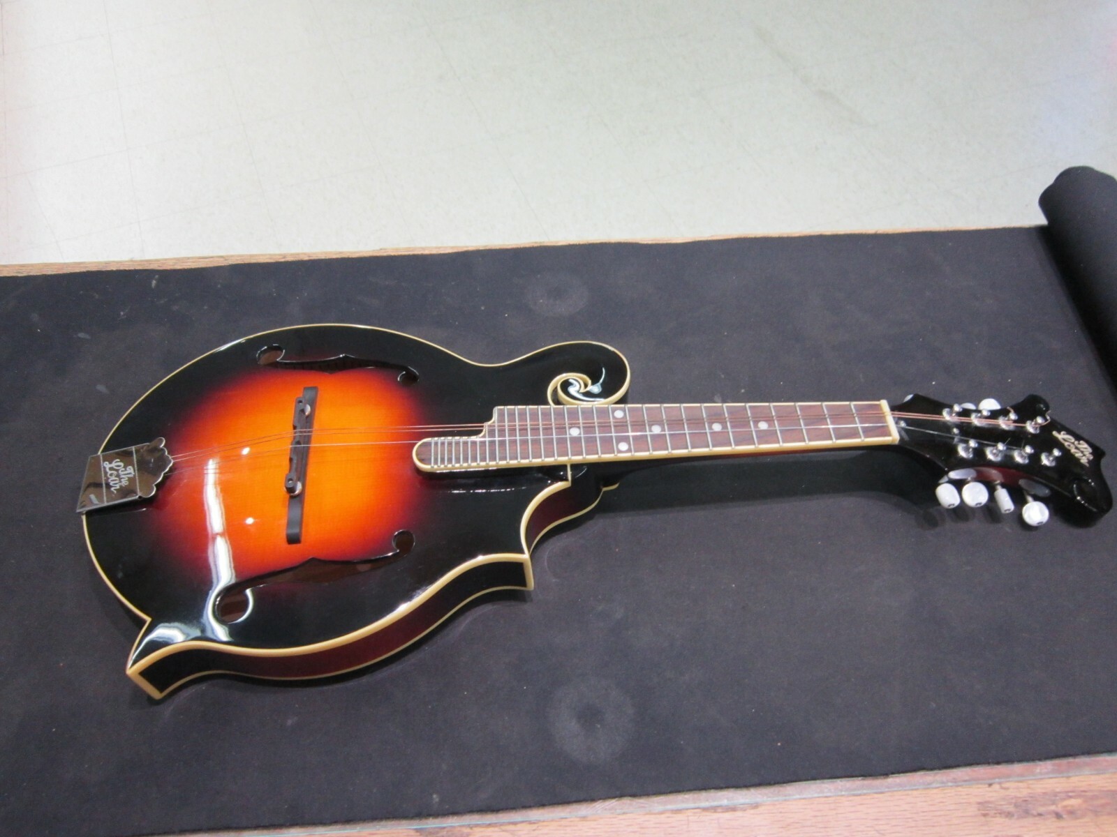 The Loar LM-520-VS Performer Series F-Style Mandolin