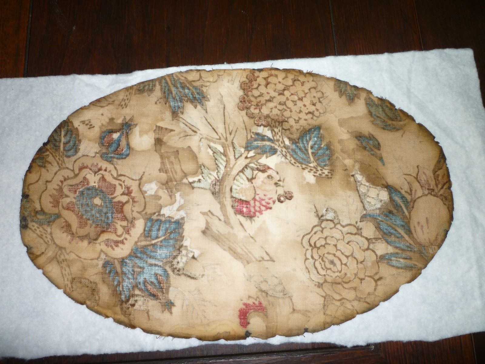 VERY RARE ANTIQUE FABRIC PIECE **OVAL** BIRD EARLY 1800'S