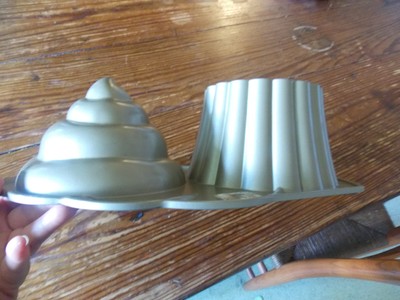 Nordic Ware Large Ice Cream Cone Bundt Cake Pan Unused