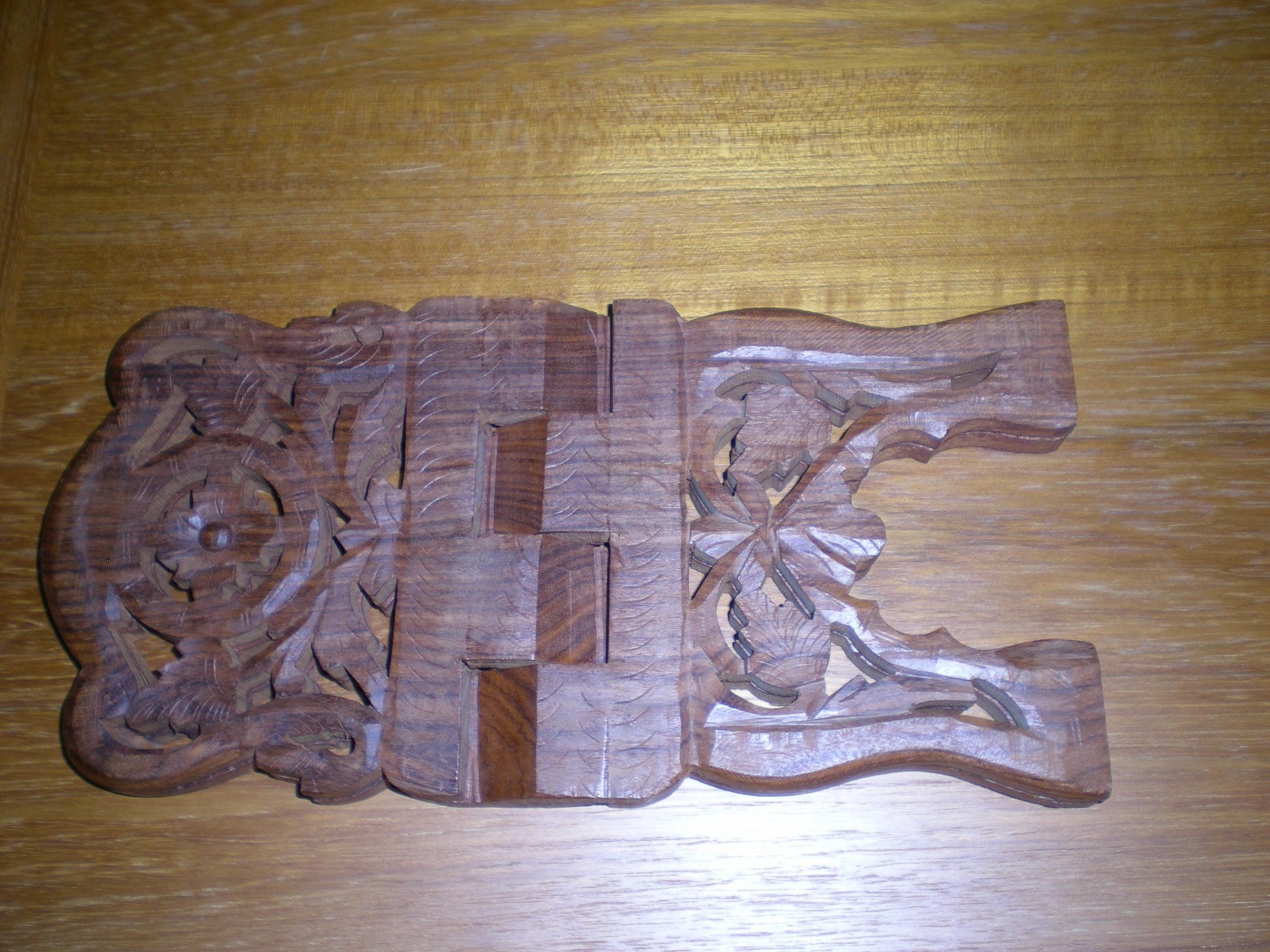 ORNATE CARVED WOOD FOLDING TABLE TOP BOOK / BIBLE HOLDER STAND