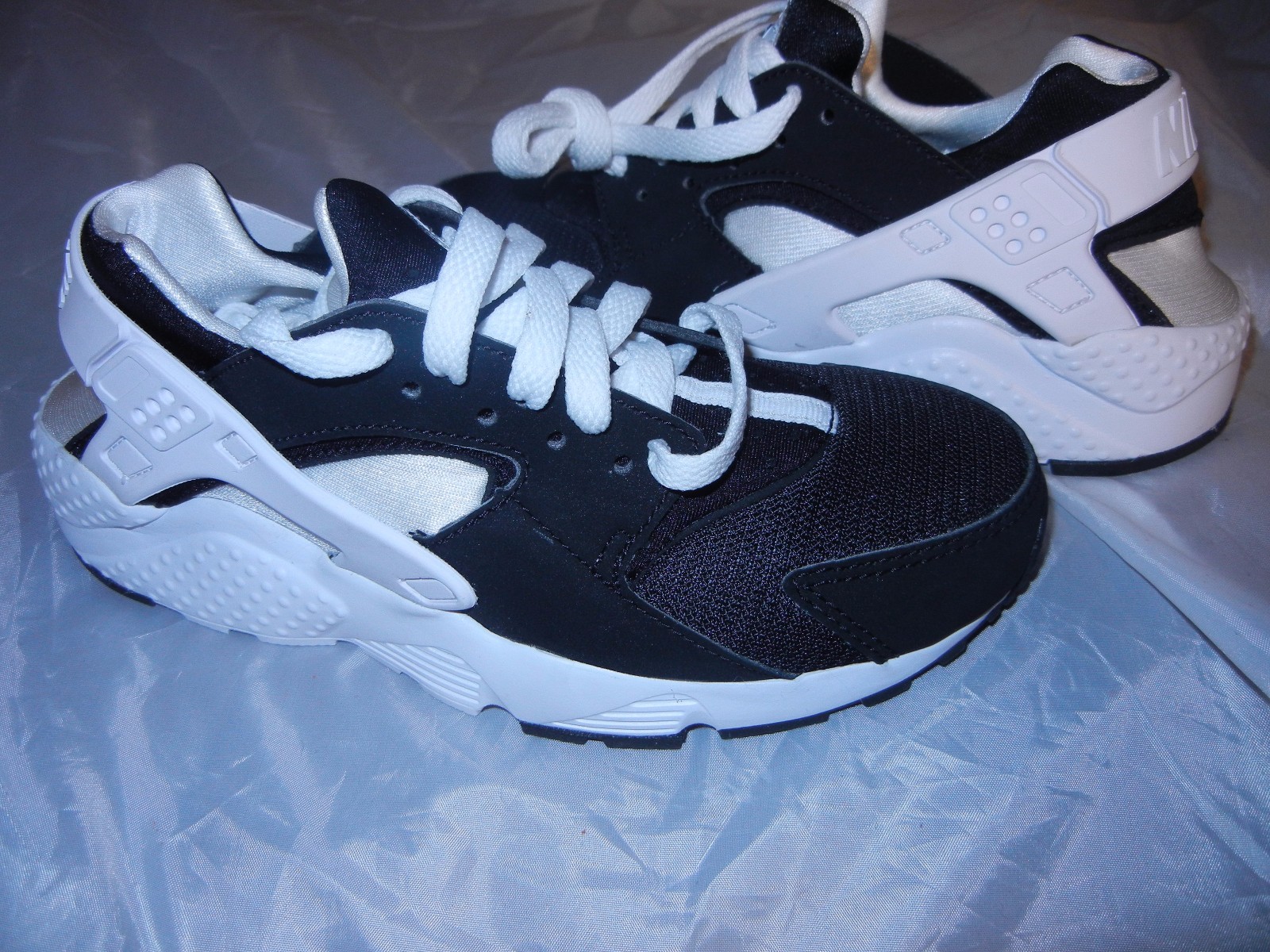 nike huarache 5.5y nike huarache 5.5y