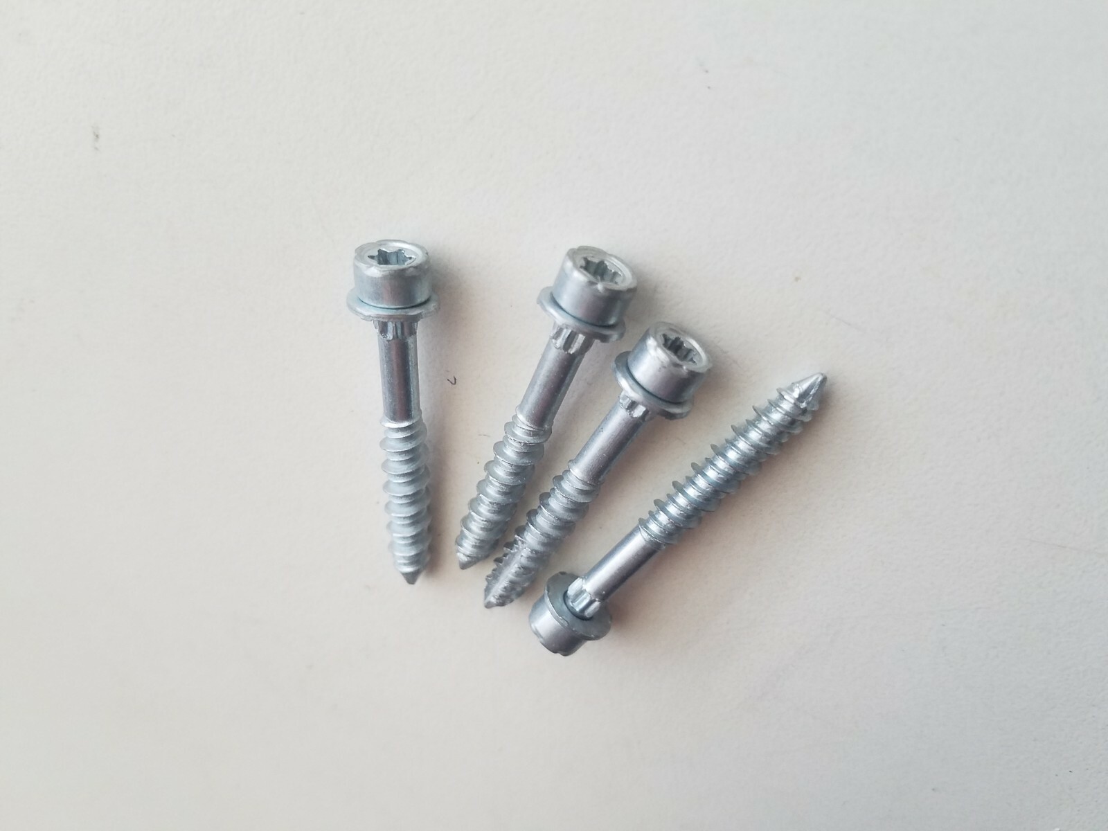 Genuine Whirlpool DU920PFGQ2 Four (4) Motor Mount Screws 3369331