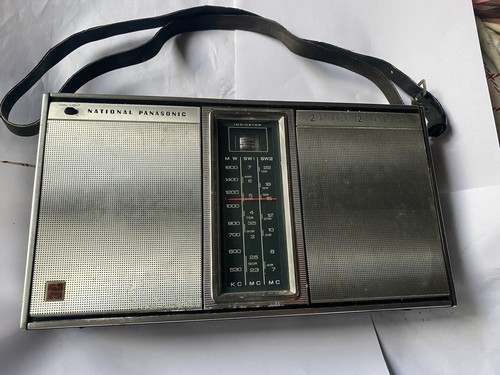 Vintage National Panasonic Model R-357 3-Band 12- Transistor Vintage National Panasonic Model R-357 3-Band 12- Transistor