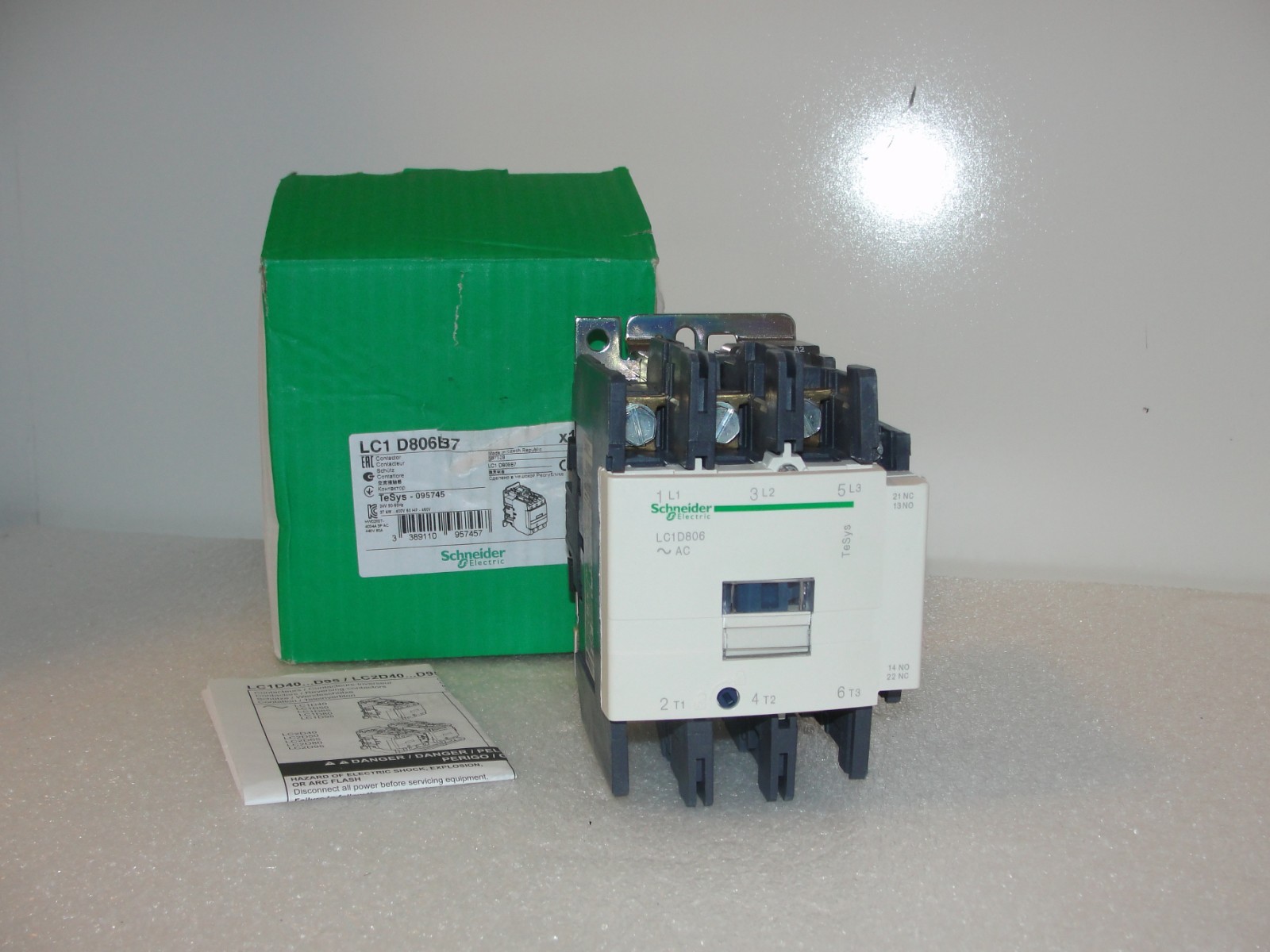 Schneider Electric LC1D806 TeSys 3 Pole 80A Contactor 24V 50 Schneider Electric LC1D806 TeSys 3 Pole 80A Contactor 24V 50