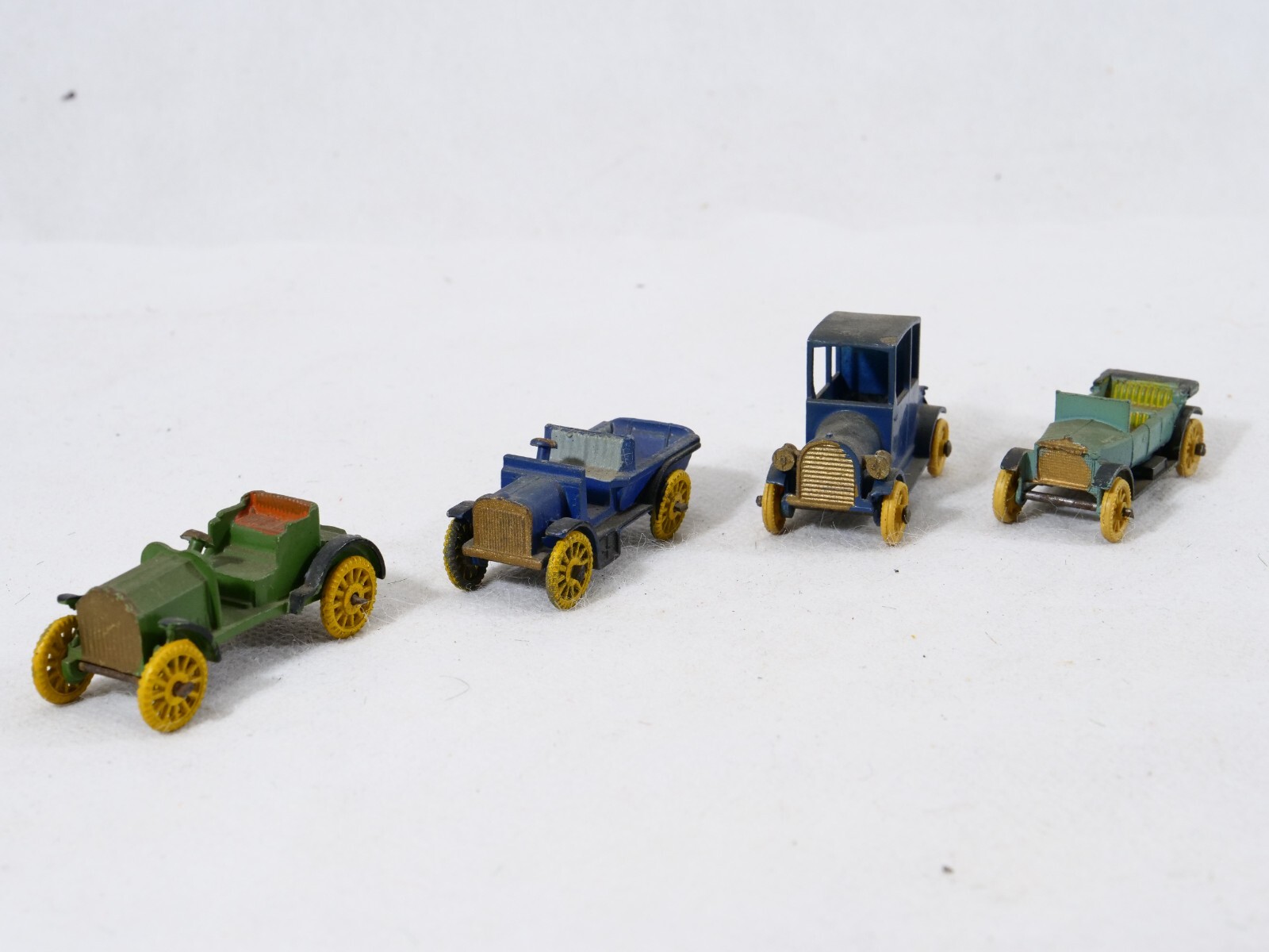 ミニカー BritishCar  MiniatureCarCollection Charbens Miniature Car Series Set of 4 Vintage Cars Made in