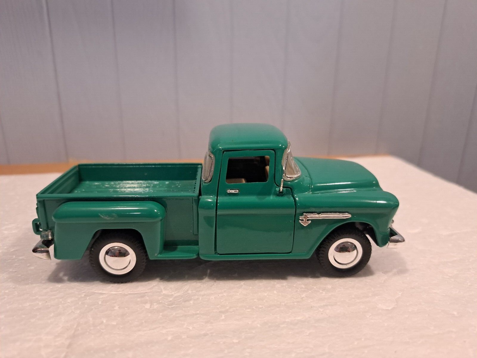 ミニカー 1955 CHEVY STEPSIDE SS 5602 1/36 CHEVROL 1955 Chevy Stepside - 1/36 Scale Sunnyside Diecast Model