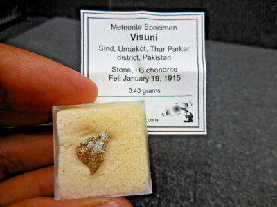 0.40 gram - Visuni (H6 Chondrite) Meteorite - 1915 witnessed fall in Pakistan