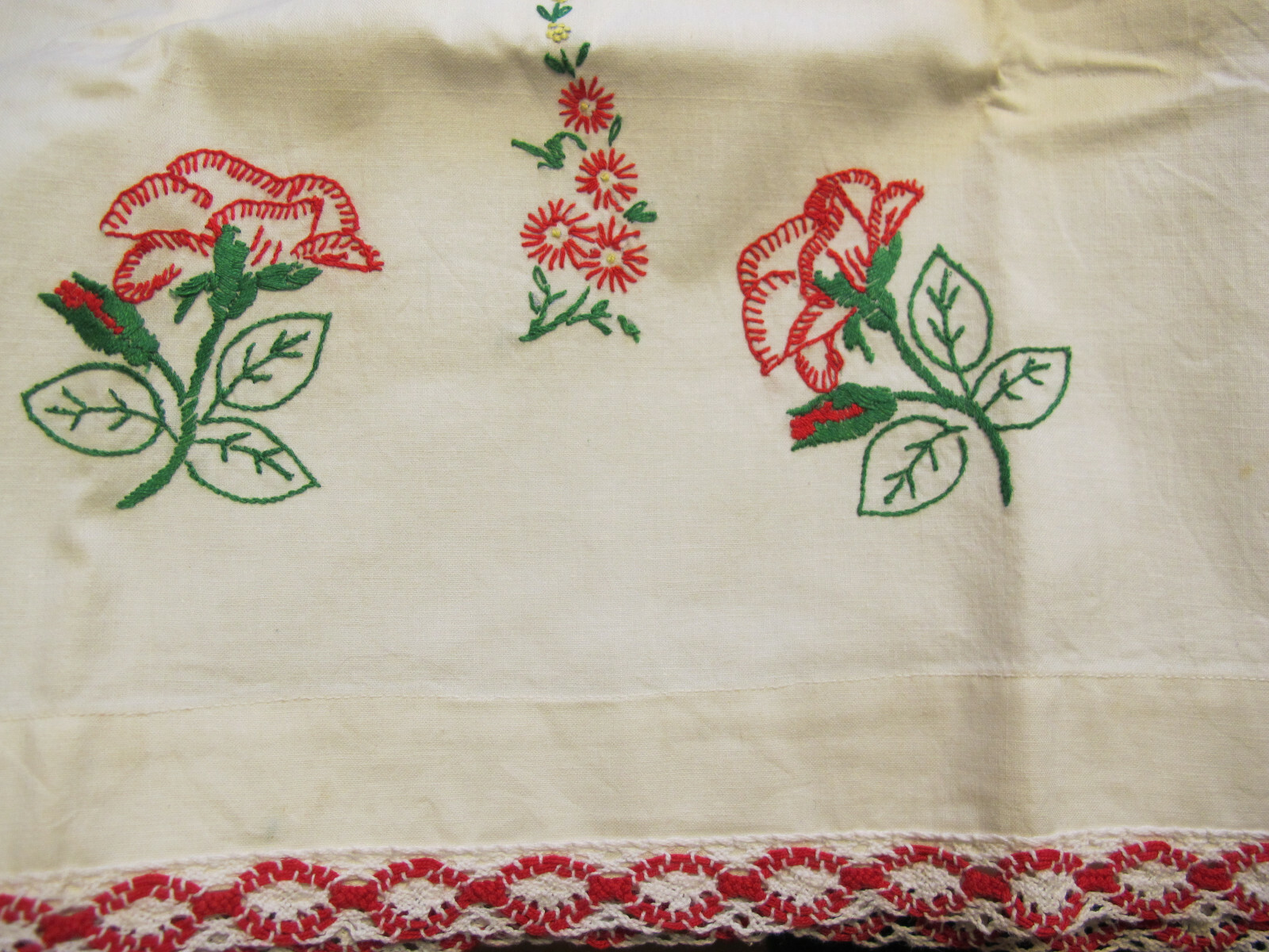 Vtg Pair Pillowcases Hand Embroidered Red Flowers & Red/white Crocheted Trim