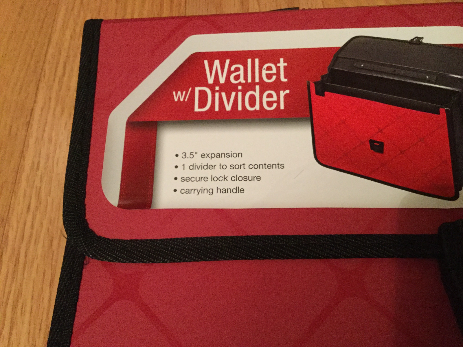 Wallet with Divider, 3.5 expansion, 13 x 9.5, lock and handle, red or green