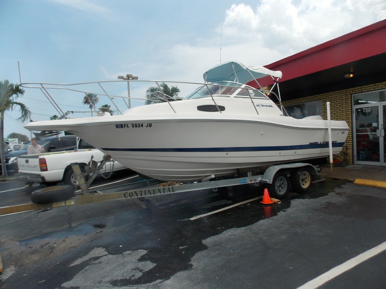 1996 Wellcraft 23' Exel Walk Around Boat with Trailer